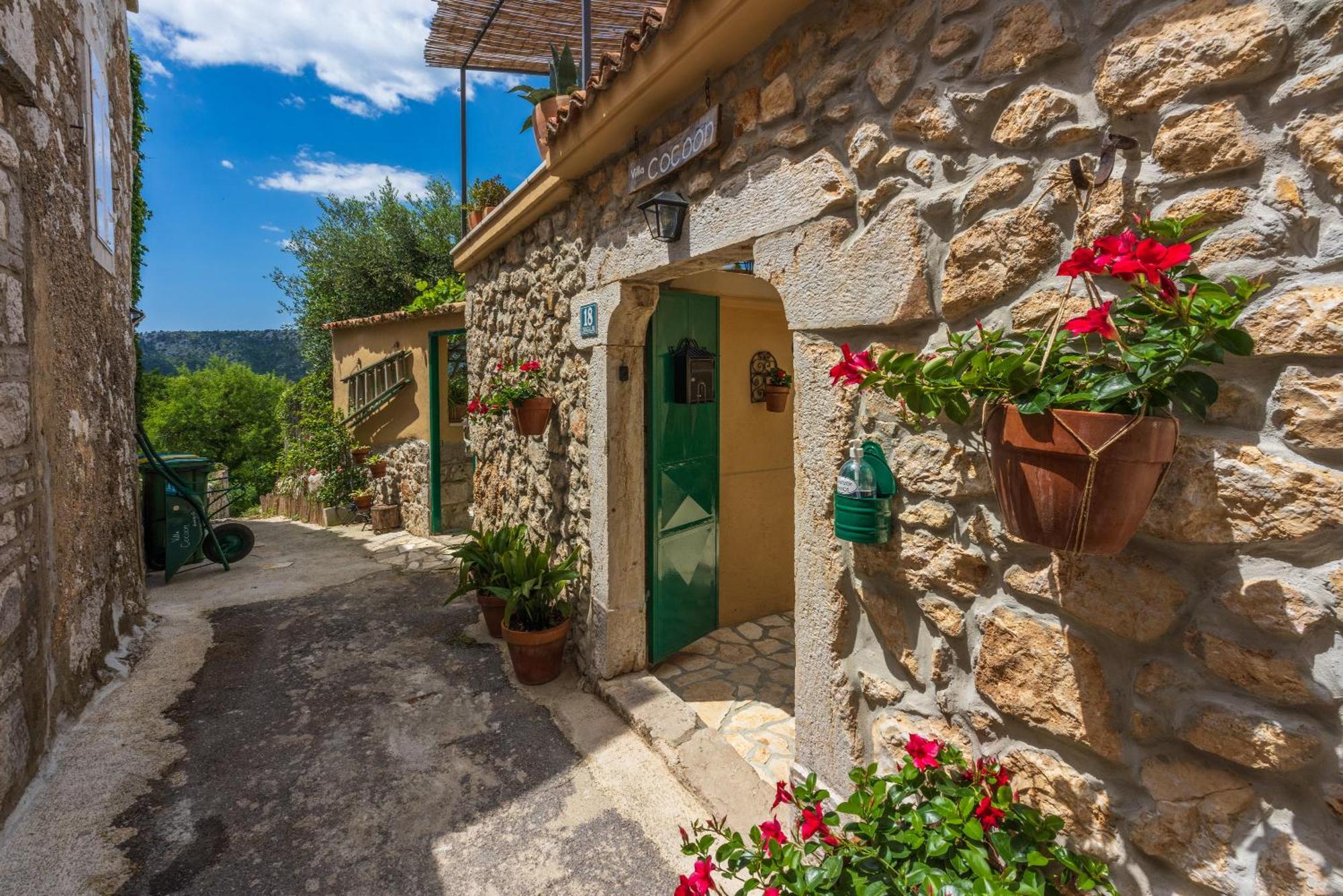 Villa Cocoon - Vacation Home With Heated Pool & Garden Bribir  Exterior foto
